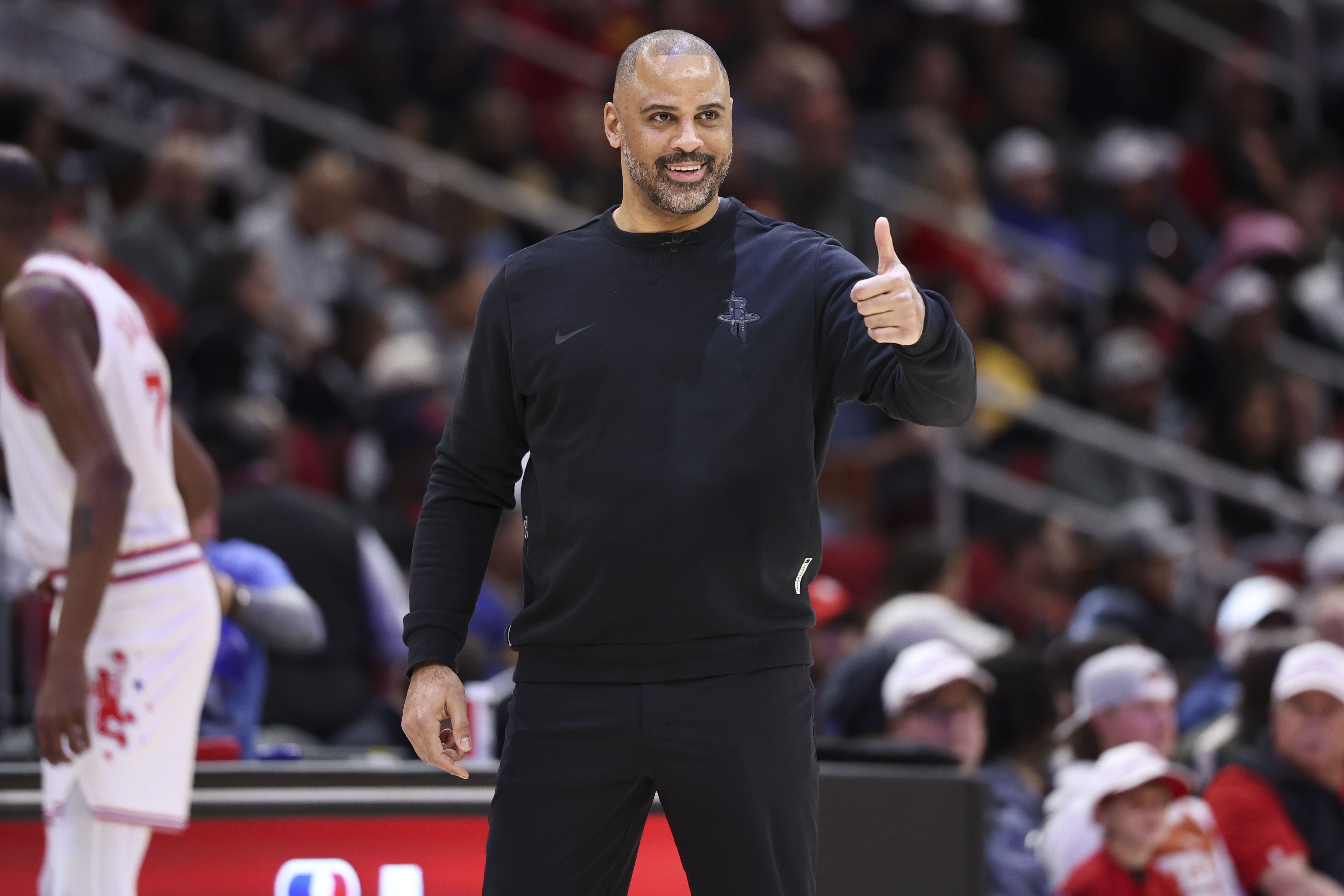 中欧体育官网-19个失误人麻了！火箭没控卫&amp;空间拥挤 失误多看似偶然实则必然？