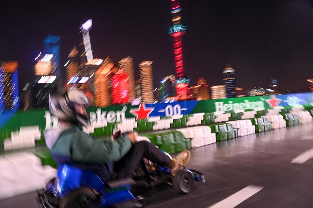 中欧电竞体育app-魔都眼｜F1上海站开赛，北外滩卡丁车体验排队至凌晨